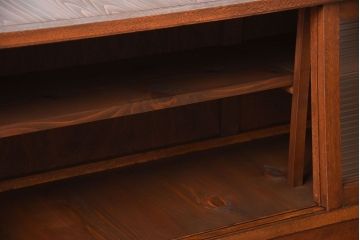 アンティーク家具　アンティーク　台形型がおしゃれ!モールガラス引き戸付き古い木のテレビボード(ローボード)