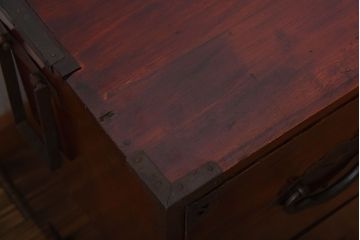 アンティーク家具　古民具・骨董　前面栗材!桜の金具がかわいいアンティーク米沢箪笥ローボード(1)