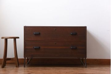 アンティーク家具　和製アンティーク　古い桐材の鉄脚付きローチェスト