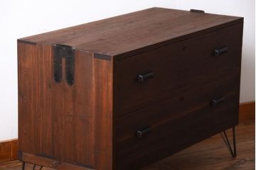 アンティーク家具　和製アンティーク　古い桐材の鉄脚付きローチェスト