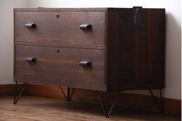 アンティーク家具　和製アンティーク　古い桐材の鉄脚付きローチェスト