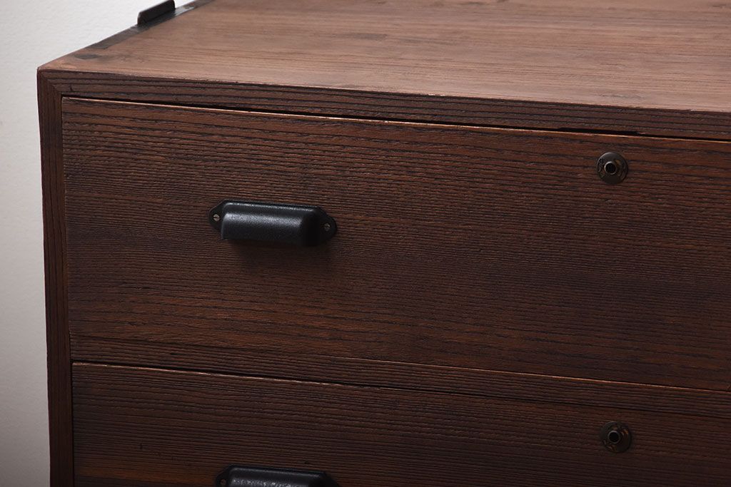 アンティーク家具　和製アンティーク　古い桐材の鉄脚付きローチェスト