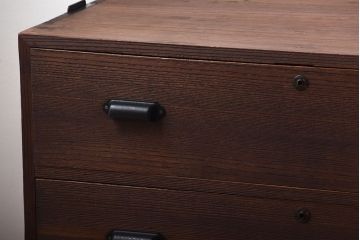 アンティーク家具　和製アンティーク　古い桐材の鉄脚付きローチェスト