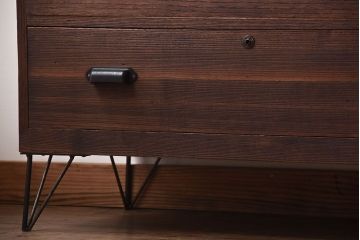 アンティーク家具　和製アンティーク　古い桐材の鉄脚付きローチェスト