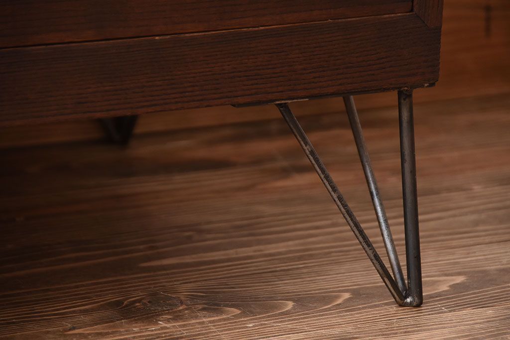 アンティーク家具　和製アンティーク　古い桐材の鉄脚付きローチェスト