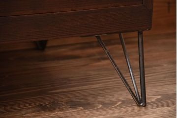 アンティーク家具　和製アンティーク　古い桐材の鉄脚付きローチェスト