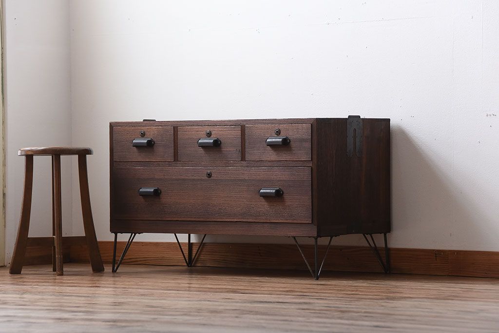 アンティーク家具　和製アンティーク　古い桐材の鉄脚付きローボード