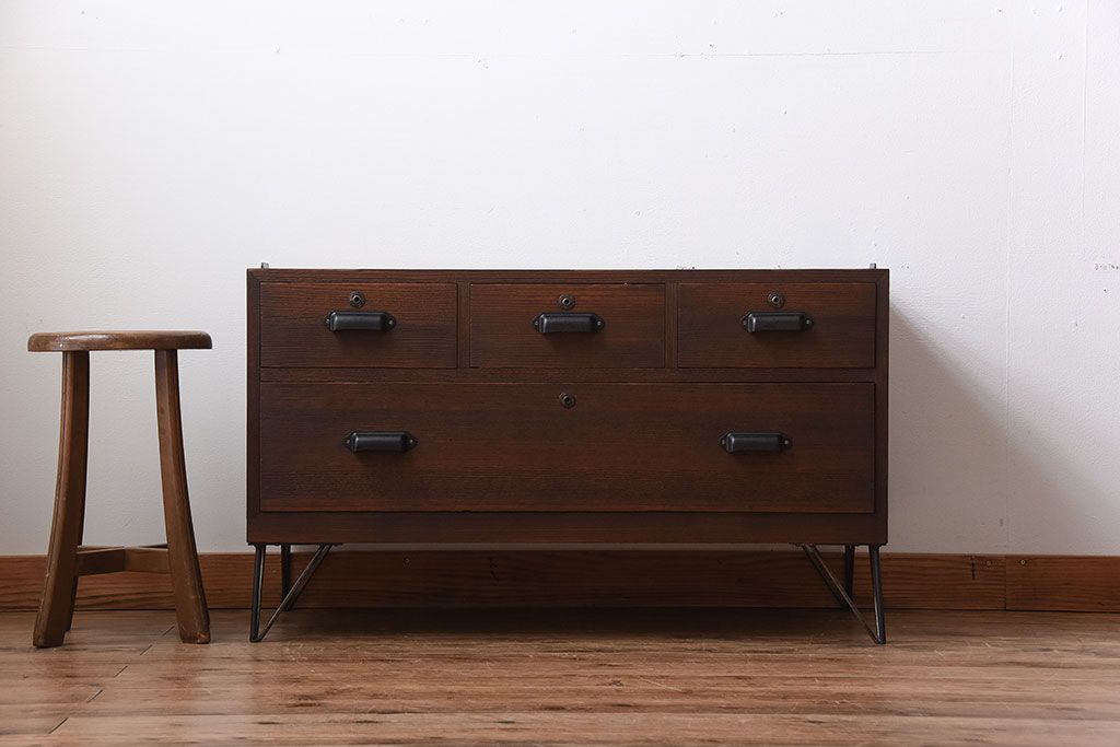 アンティーク家具　和製アンティーク　古い桐材の鉄脚付きローボード