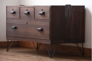 アンティーク家具　和製アンティーク　古い桐材の鉄脚付きローボード