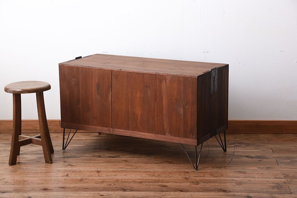 アンティーク家具　和製アンティーク　古い桐材の鉄脚付きローボード