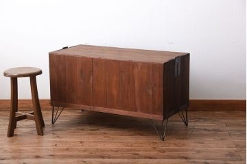 アンティーク家具　和製アンティーク　古い桐材の鉄脚付きローボード