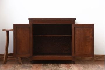 アンティーク家具　アンティーク　古い木製のキャスター付き小ぶりな収納棚(サイドテーブル)