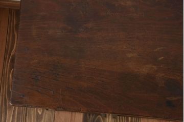 アンティーク家具　アンティーク　古い木製のキャスター付き小ぶりな収納棚(サイドテーブル)