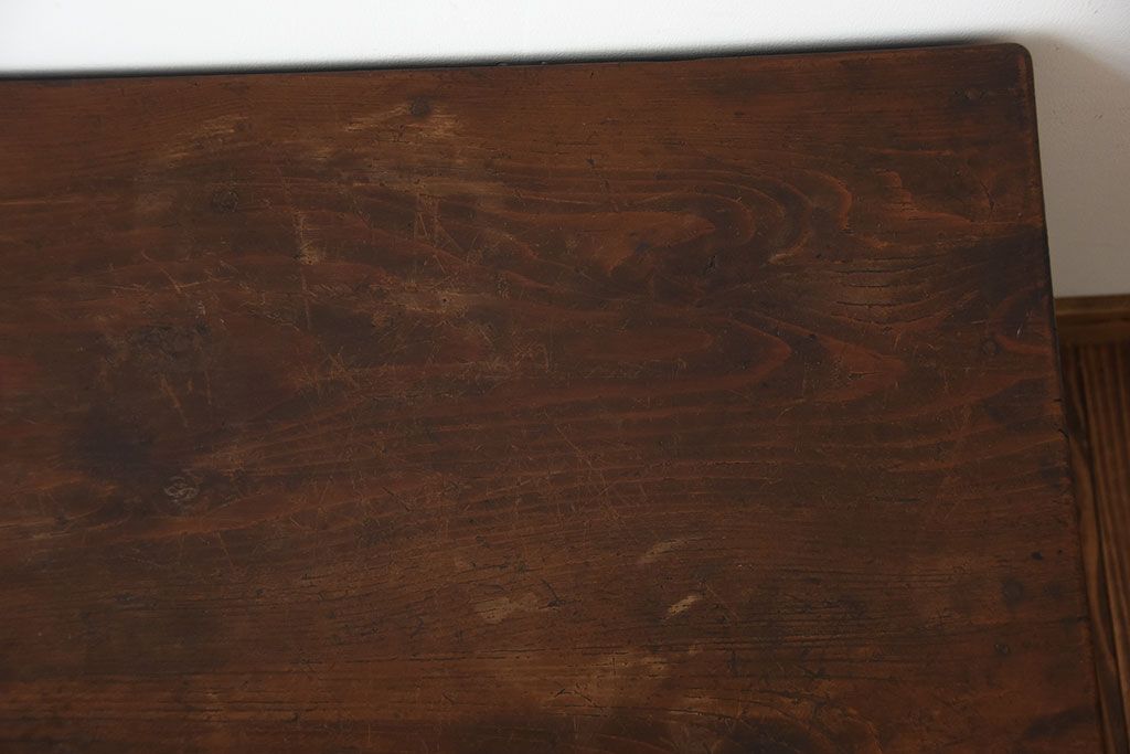 アンティーク家具　アンティーク　古い木製のキャスター付き小ぶりな収納棚(サイドテーブル)