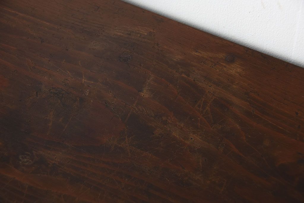 アンティーク家具　アンティーク　古い木製のキャスター付き小ぶりな収納棚(サイドテーブル)