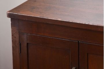 アンティーク家具　アンティーク　古い木製のキャスター付き小ぶりな収納棚(サイドテーブル)