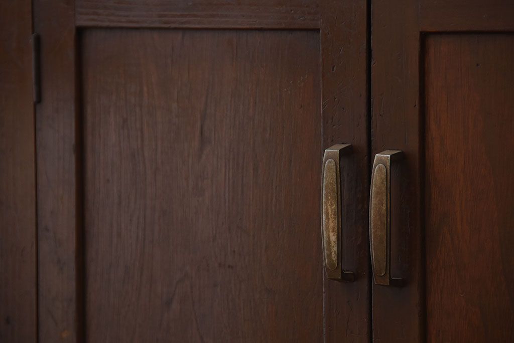 アンティーク家具　アンティーク　古い木製のキャスター付き小ぶりな収納棚(サイドテーブル)