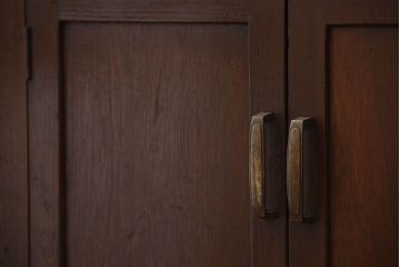 アンティーク家具　アンティーク　古い木製のキャスター付き小ぶりな収納棚(サイドテーブル)