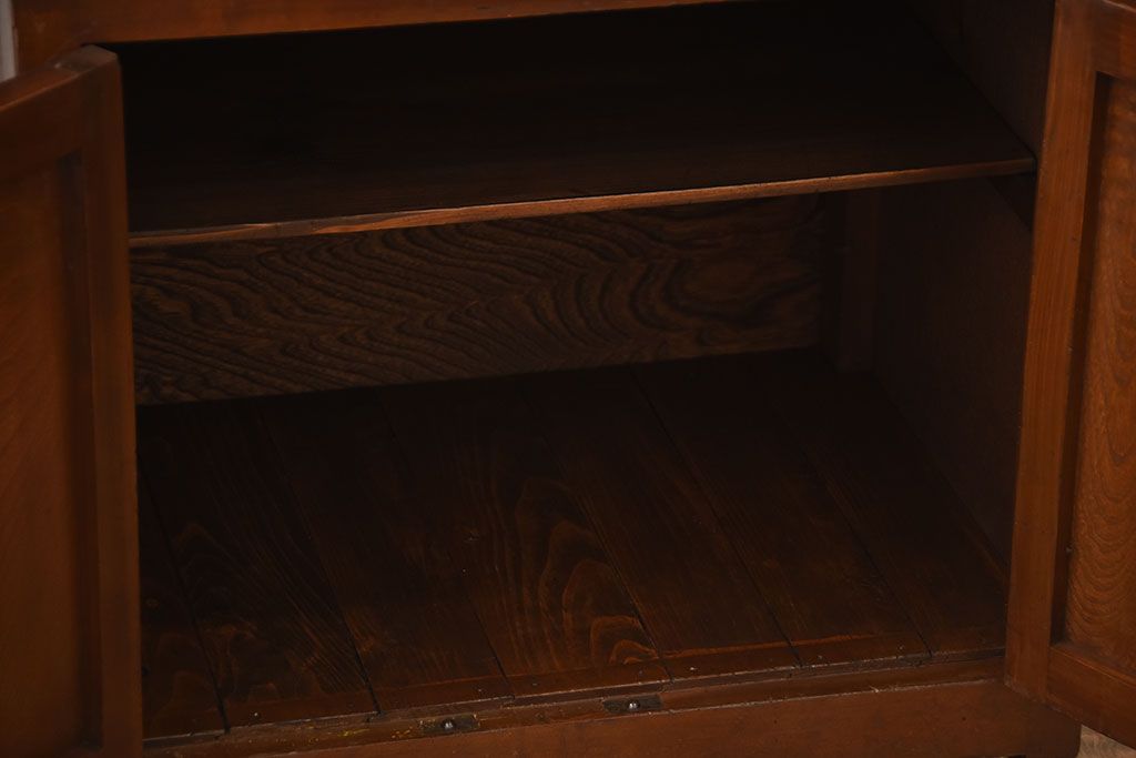 アンティーク家具　アンティーク　古い木製のキャスター付き小ぶりな収納棚(サイドテーブル)