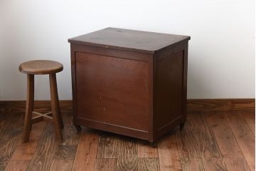 アンティーク家具　アンティーク　古い木製のキャスター付き小ぶりな収納棚(サイドテーブル)