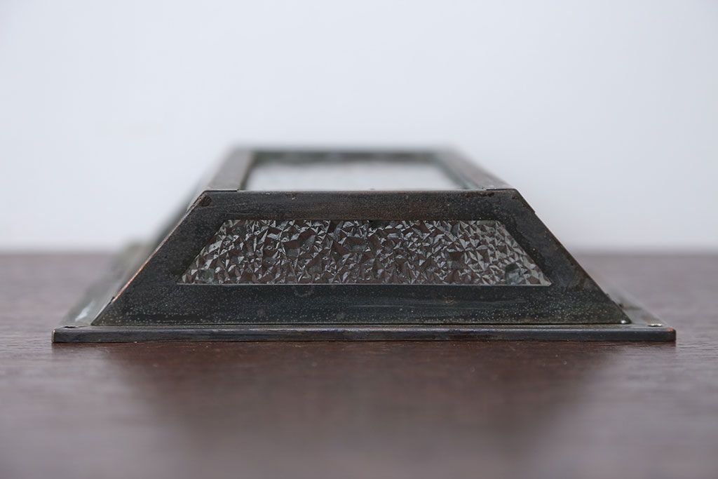 アンティーク　ダイヤガラスの壁掛け照明シェード(1)