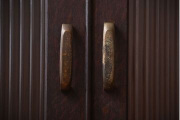 レトロ家具　昭和レトロ　モールガラス入り!古い木製の引き出し付きアンティーク本箱