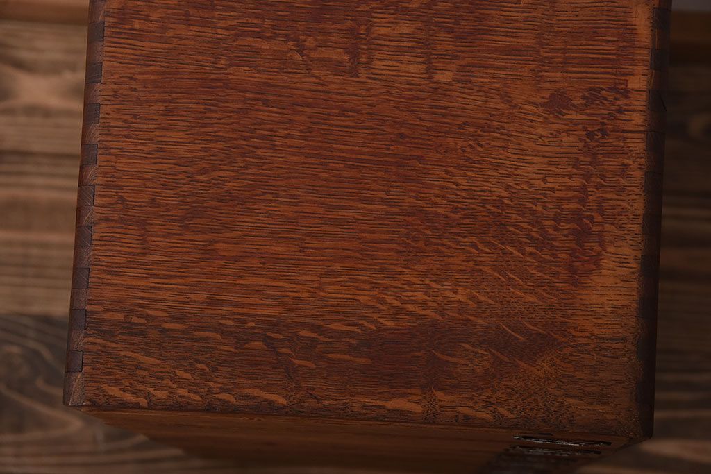 レトロ家具　昭和レトロ　ネームプレート付き!古いナラ材の10段小引き出し