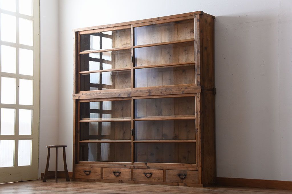 アンティーク家具　アンティーク　引き出し4杯付き!古い木味の重ね収納戸棚