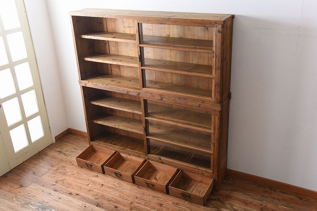 アンティーク家具　アンティーク　引き出し4杯付き!古い木味の重ね収納戸棚