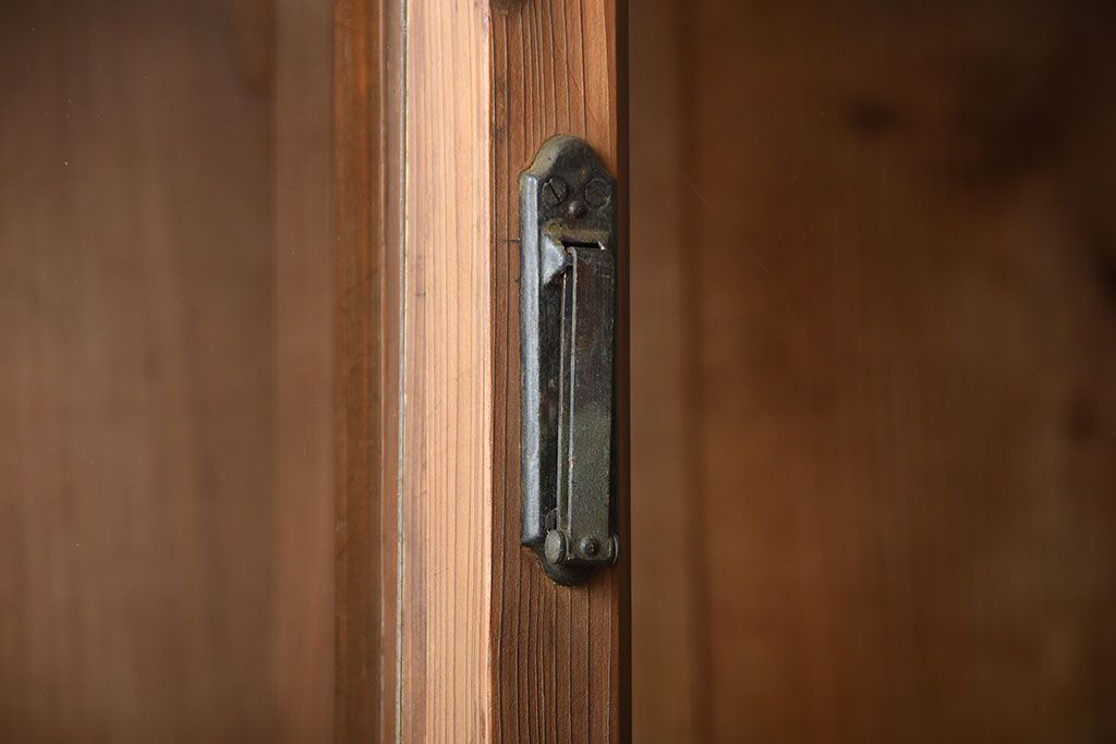 アンティーク家具　アンティーク　引き出し4杯付き!古い木味の重ね収納戸棚