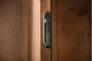 アンティーク家具　アンティーク　引き出し4杯付き!古い木味の重ね収納戸棚