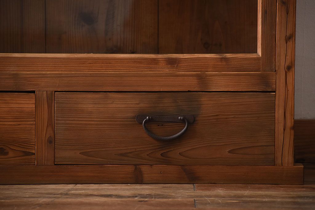 アンティーク家具　アンティーク　引き出し4杯付き!古い木味の重ね収納戸棚