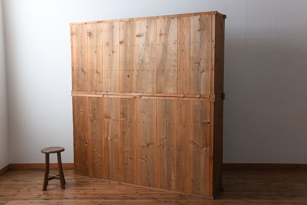 アンティーク家具　アンティーク　引き出し4杯付き!古い木味の重ね収納戸棚