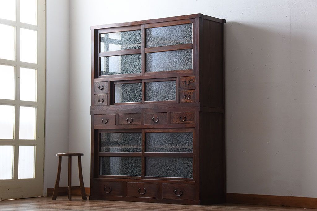 アンティーク家具　古民具・骨董　結霜ガラス入り!前面欅材の高級変わり型収納棚