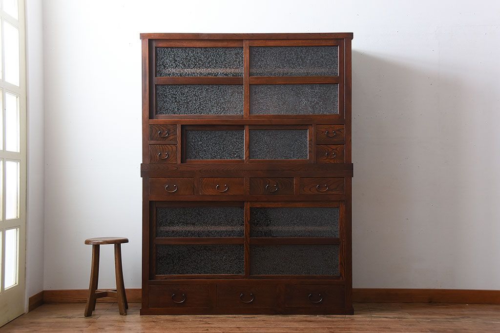 アンティーク家具　古民具・骨董　結霜ガラス入り!前面欅材の高級変わり型収納棚