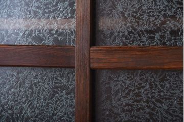 アンティーク家具　古民具・骨董　結霜ガラス入り!前面欅材の高級変わり型収納棚