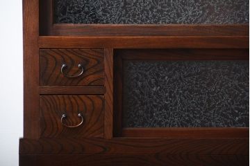 アンティーク家具　古民具・骨董　結霜ガラス入り!前面欅材の高級変わり型収納棚