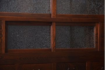 アンティーク家具　古民具・骨董　結霜ガラス入り!前面欅材の高級変わり型収納棚