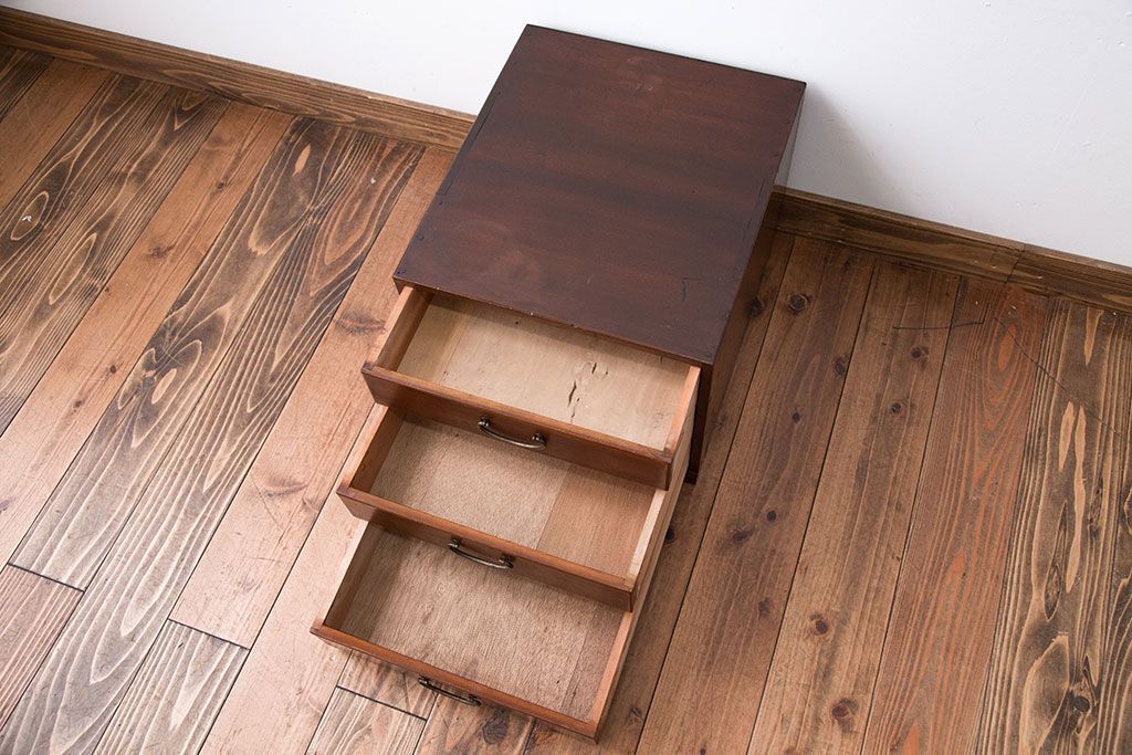 レトロ家具　和製アンティーク　古い木製のレトロな小引き出し