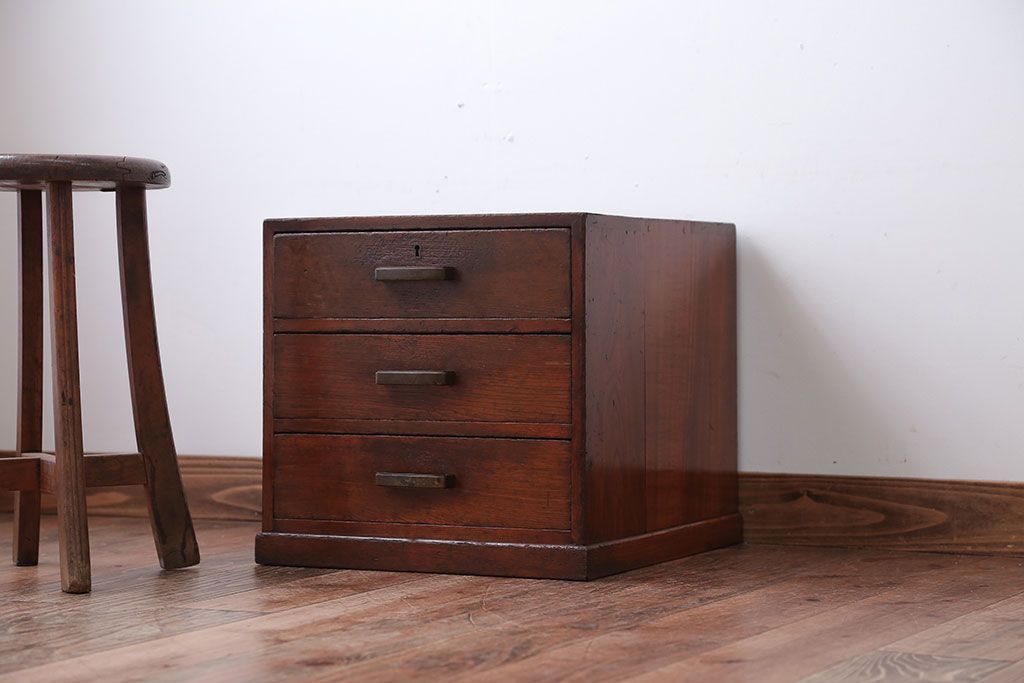 レトロ家具　和製アンティーク　古いナラ材のレトロな小引き出し