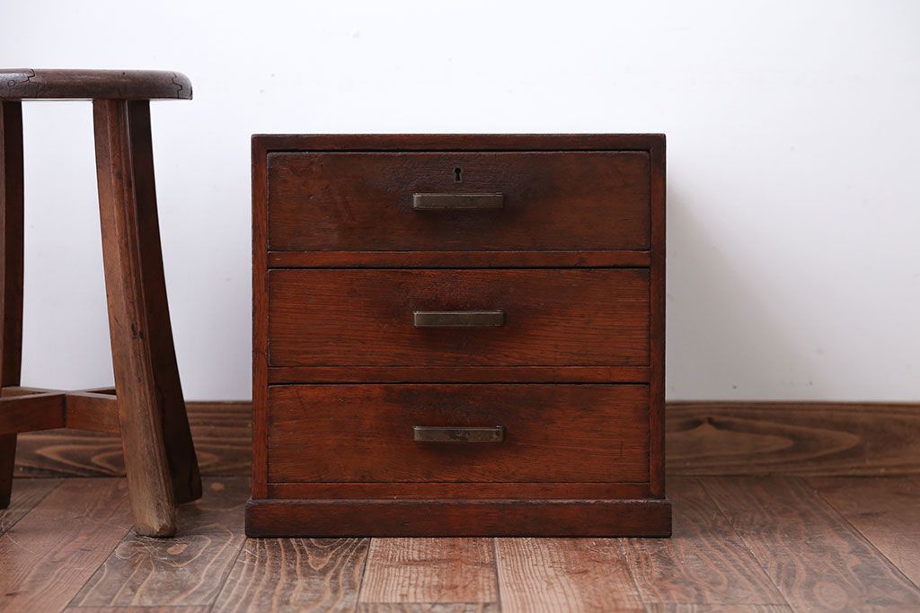レトロ家具　和製アンティーク　古いナラ材のレトロな小引き出し