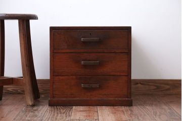 レトロ家具　和製アンティーク　古いナラ材のレトロな小引き出し