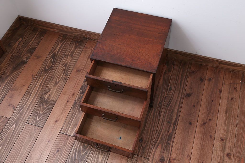 レトロ家具　和製アンティーク　古いナラ材のレトロな小引き出し