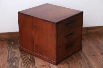 レトロ家具　和製アンティーク　古いナラ材のレトロな小引き出し