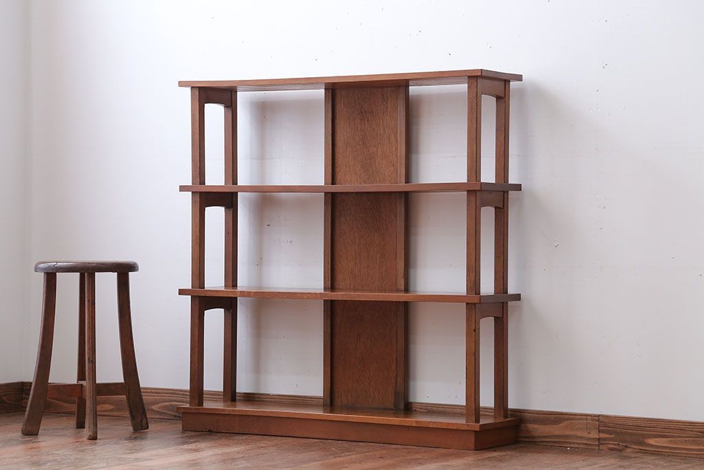 アンティーク家具　和製アンティーク　ナチュラルな木味のおしゃれな飾り棚