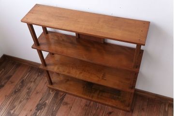 アンティーク家具　和製アンティーク　ナチュラルな木味のおしゃれな飾り棚