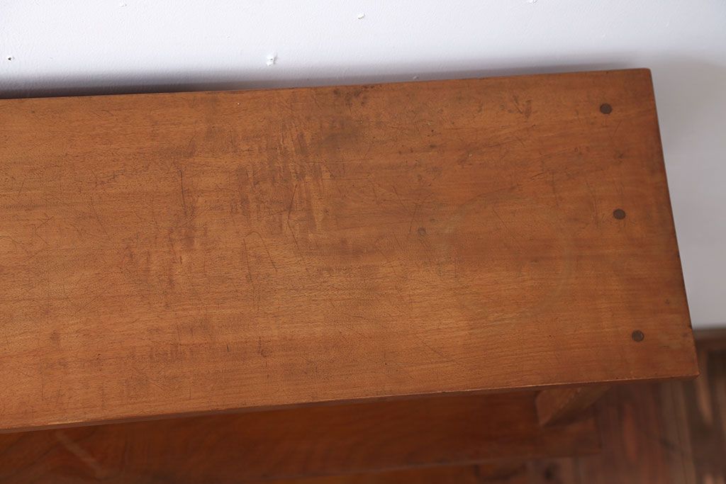 アンティーク家具　和製アンティーク　ナチュラルな木味のおしゃれな飾り棚