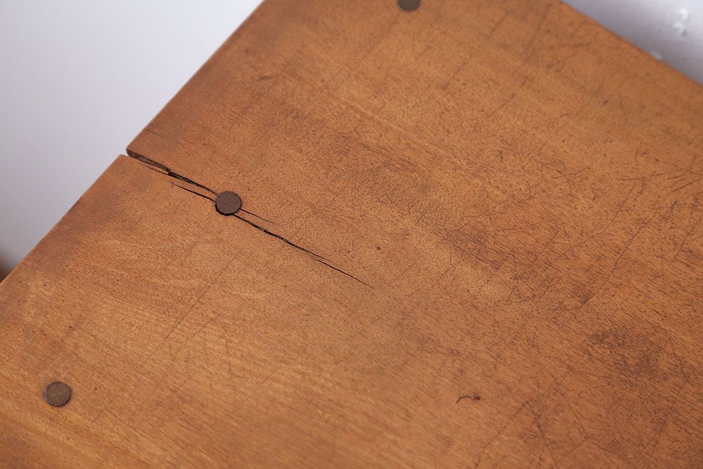 アンティーク家具　和製アンティーク　ナチュラルな木味のおしゃれな飾り棚