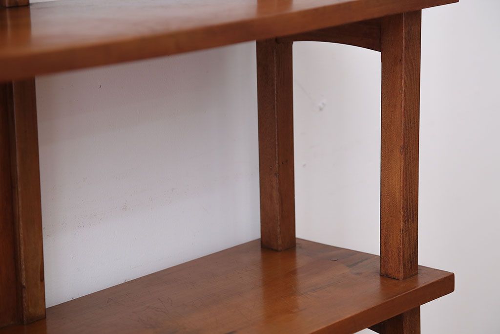 アンティーク家具　和製アンティーク　ナチュラルな木味のおしゃれな飾り棚