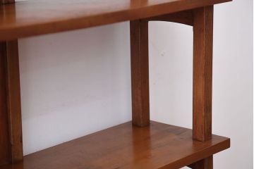 アンティーク家具　和製アンティーク　ナチュラルな木味のおしゃれな飾り棚